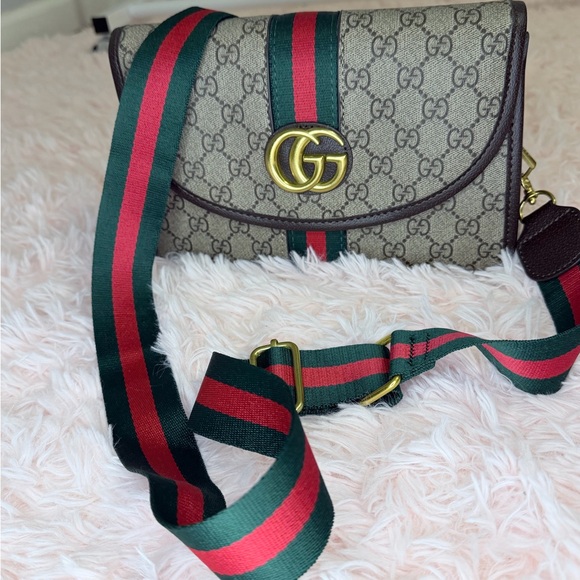 Elegant Designer Crossbody Bag with Green and Red Accents - Picture 4 of 4